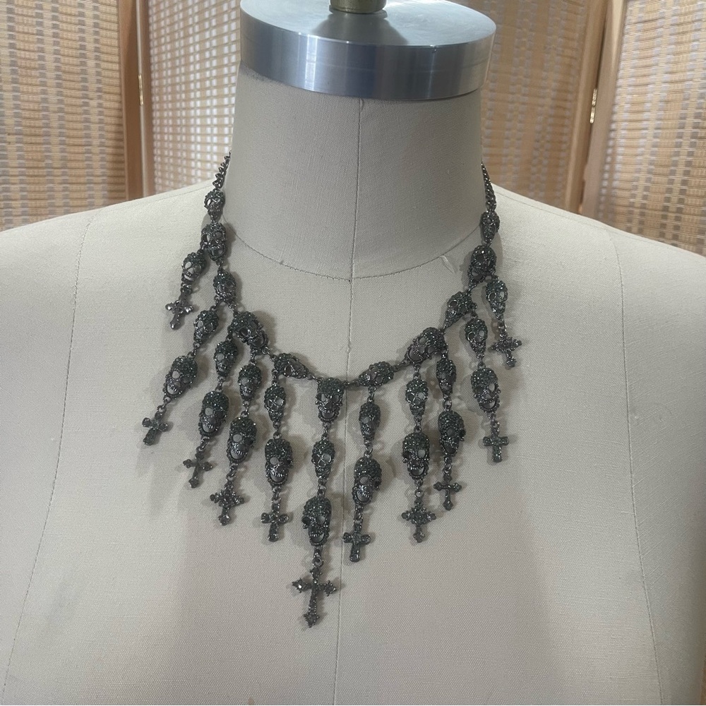 Sparkly skull necklace
